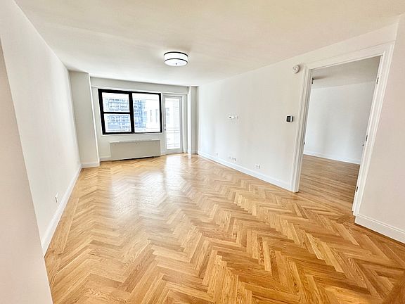 3rd image of 305 E 86th St #9DEW