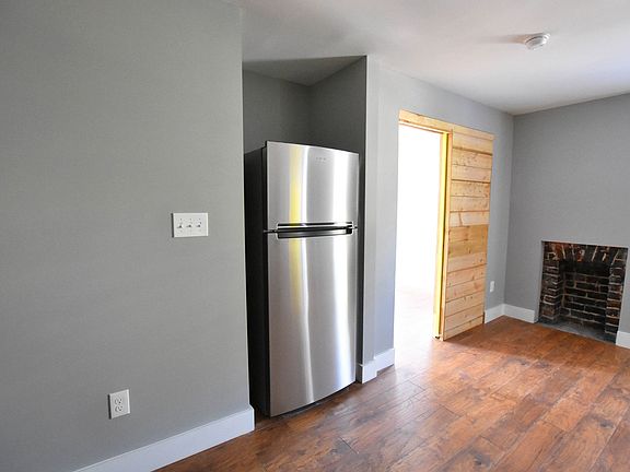 2nd image of 2128 W Cary St #D