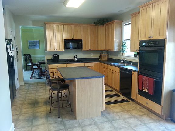 5th image of 22238 Hanover Dr