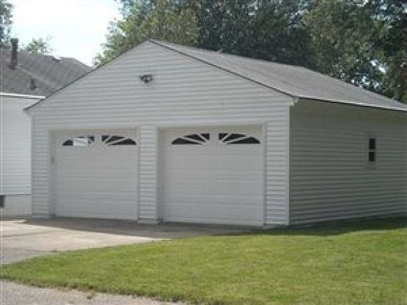2nd image of 1331 Stratford St