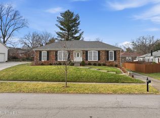 502 Hillrose Dr, Douglass Hills, KY 40243