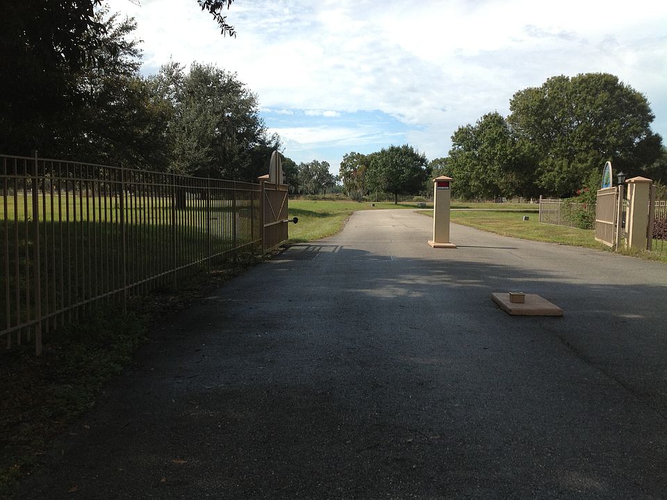 Entrance Whispering Oaks Cou
