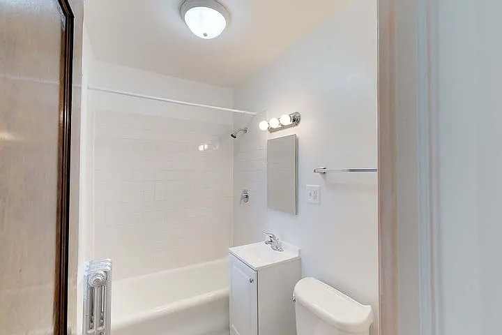 4455 S. Greenwood Avenue — Photo 13