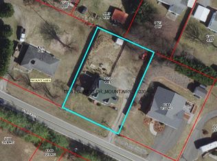 1328 Forrest Dr, Mount Airy, NC 27030