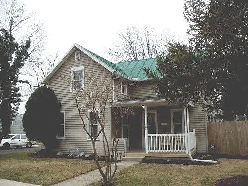 287 College St photo 1