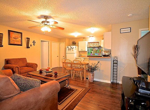 3rd image of 643 Canyon Springs Dr