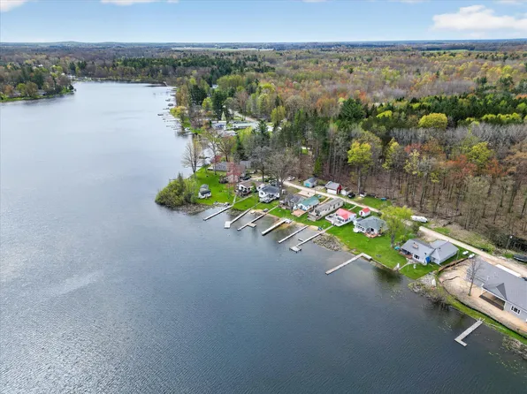 6026 Keeney Dr, Six Lakes, MI 48886