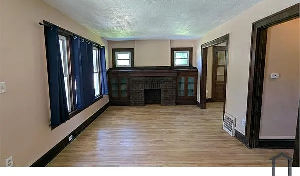 443 W Thornton St — Photo 3