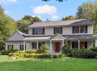 11 Prides Crossing Ln N, Saunderstown, RI 02874