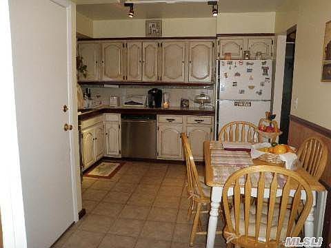 2nd image of 112 Franklin St