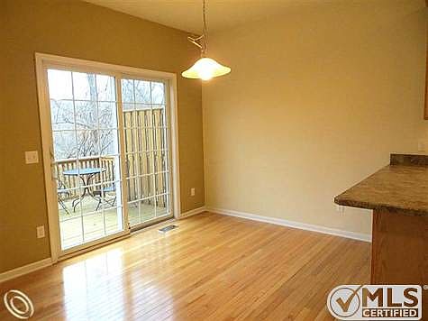 BREAKFAST NOOK W/SNACK BAR