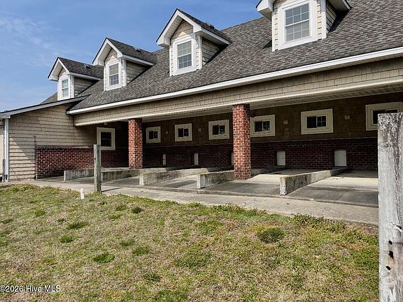 4th image of 102 Emerald Lane