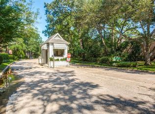 242 Sugarberry Cir, Houston, TX 77024