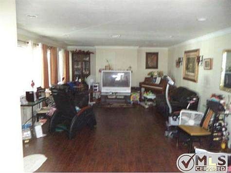 4th image of 22118 Cantlay St