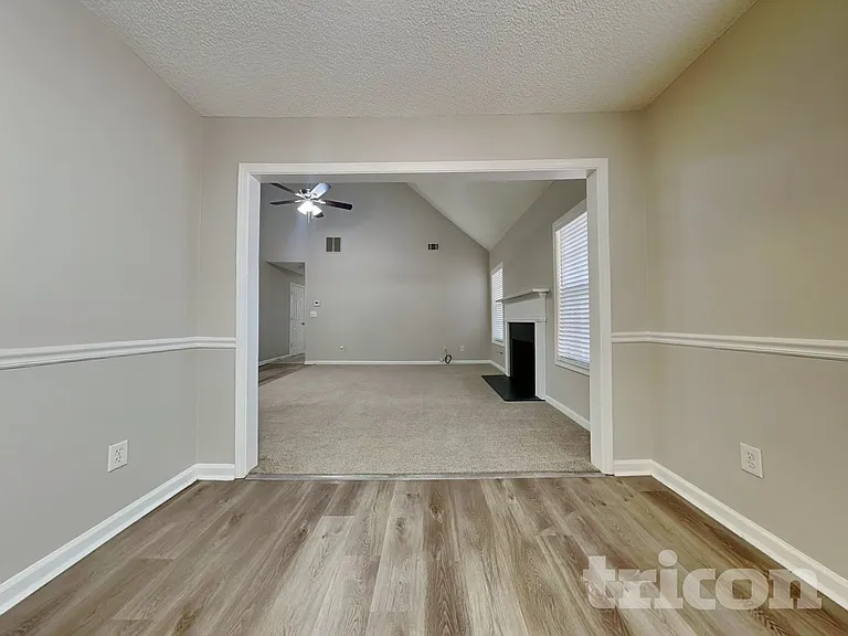 212 Revolutionary Dr — Photo 5