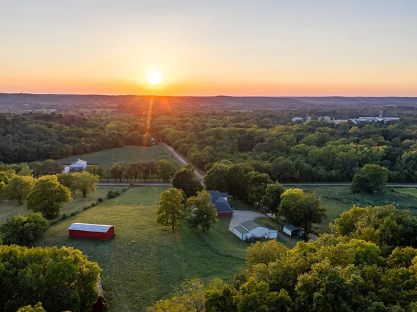 8005 Dry Creek Rd, Mount Pleasant, TN 38474