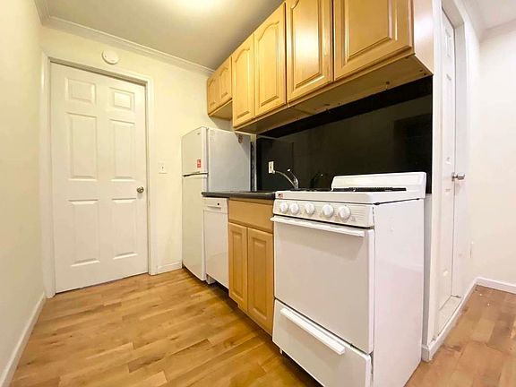 5th image of 87 E 3rd St #2B