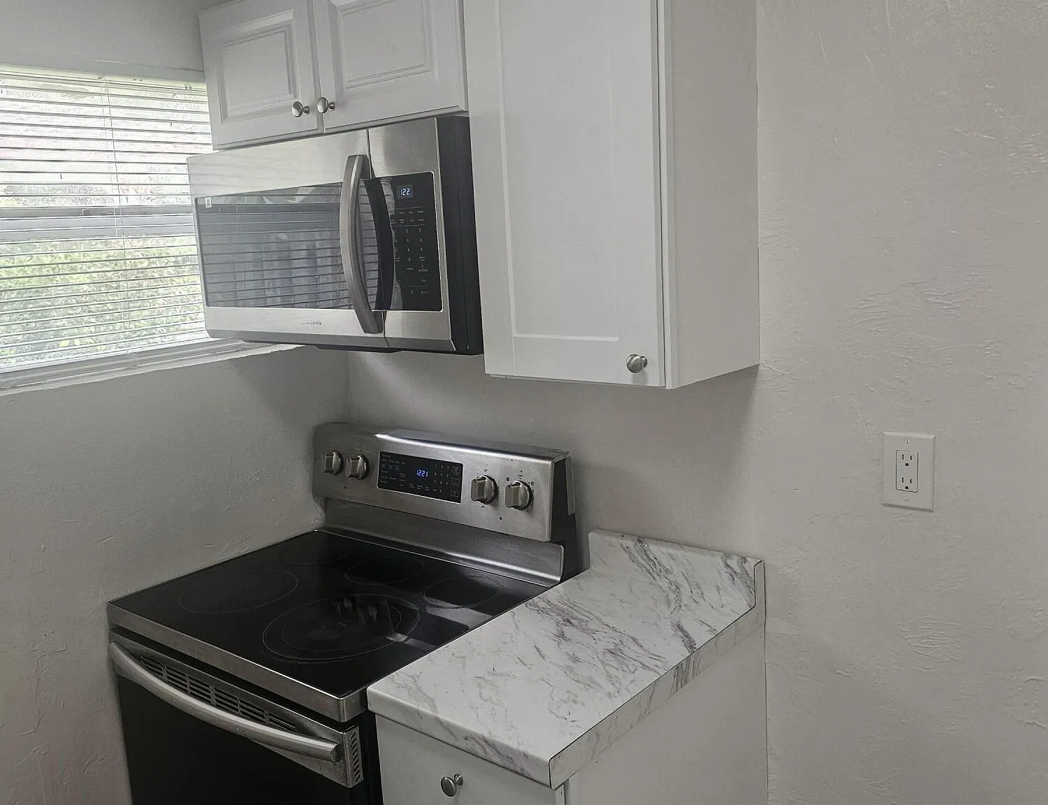 1 bed, 1.0 bath, 420 sqft, $1,600 — Photo 4