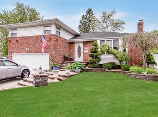 1230 Woodland Ln, Seaford, NY 11783