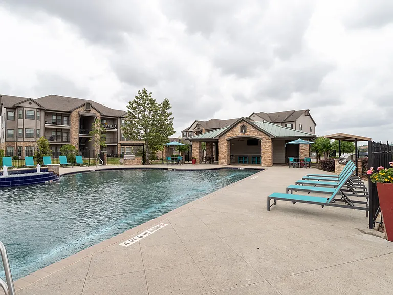 The Waterford at Summer Park — Photo 28