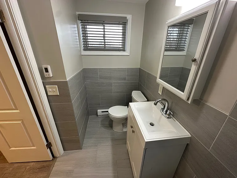 Crestwood Apartments — Photo 15