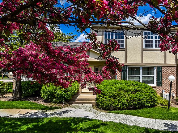 2nd image of 452 Creekside Dr #00
