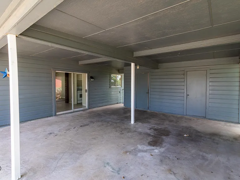 609 W Texas Ave — Photo 2