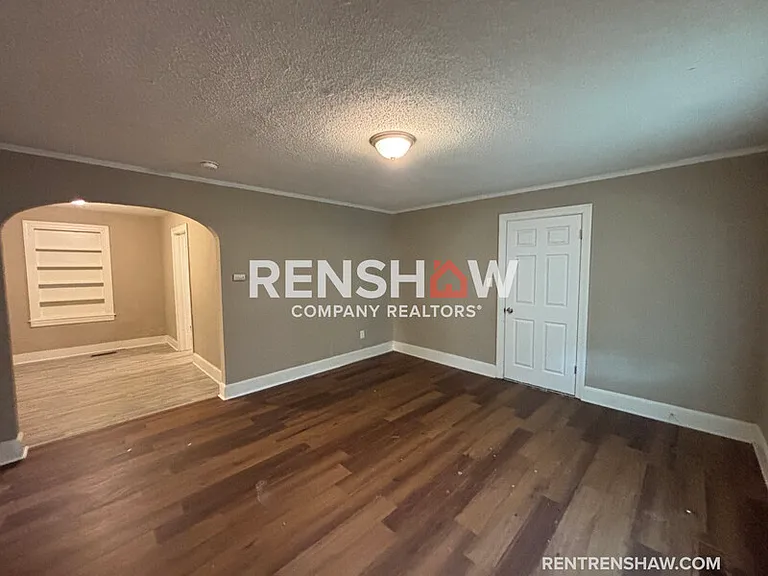 2458 Whitney Ave — Photo 2