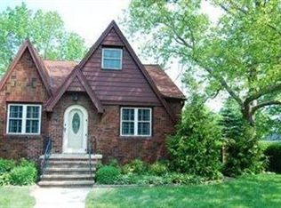 19524 Riverwood Ave, Rocky River, OH 44116