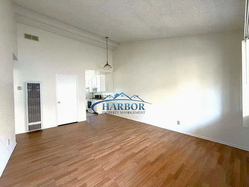 2 bed, 2.0 bath, 728 sqft, $2,050 — Photo 2