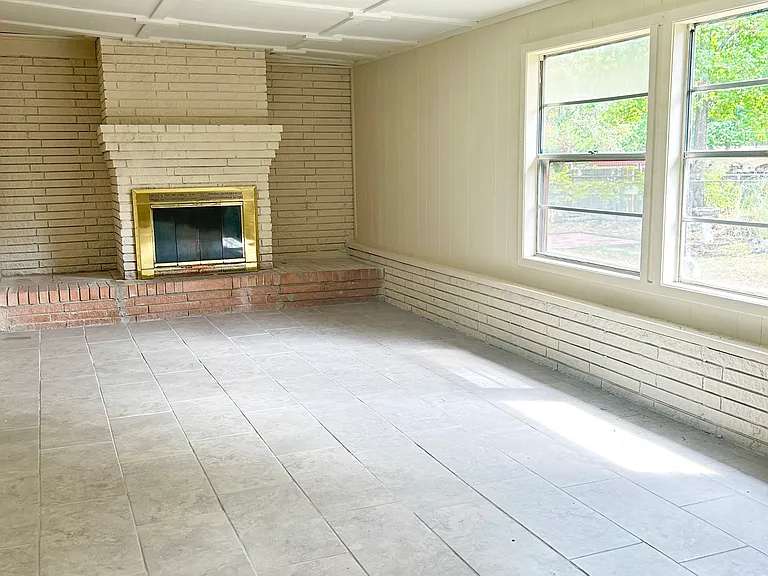 1901 Columbus Cir — Photo 3