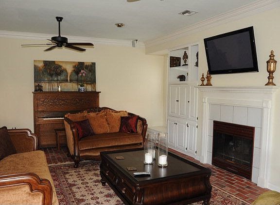 5th image of 202 Oak Alley Dr
