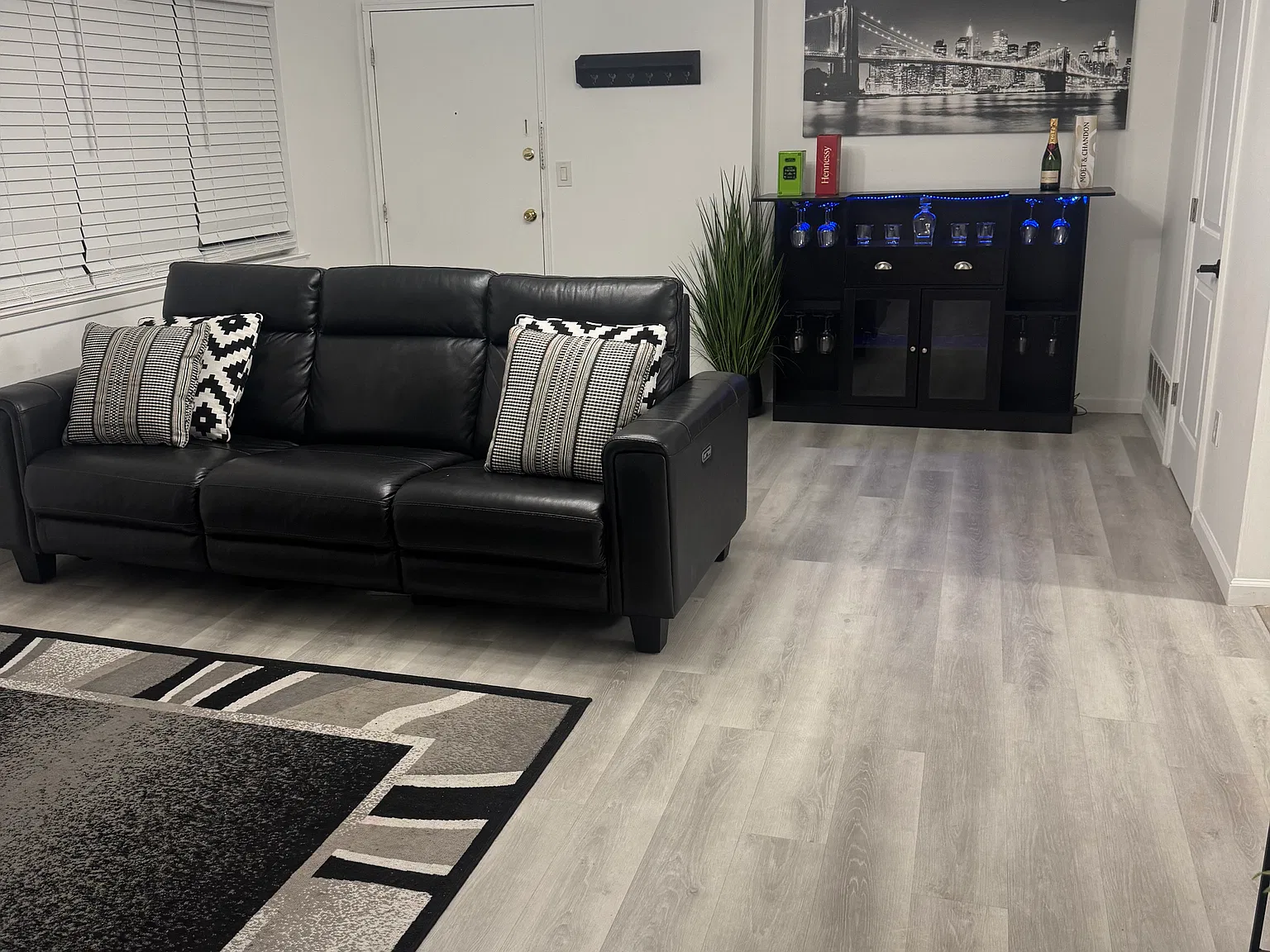 1 bed, 710 sqft, $1,950 — Photo 4