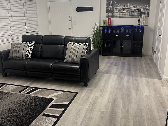 4th image of 160 Evergreen Rd APT 10A
