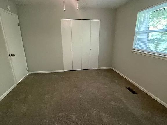 2nd image of 40 Saint Victors Ln #88