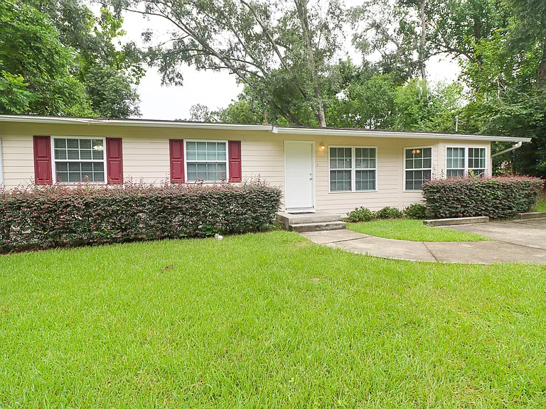 1904 Karen Ln — Photo 24