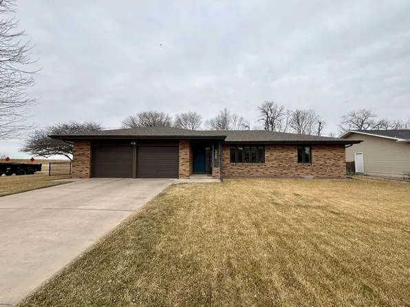 1720 Apache Ave, Hastings, NE 68901