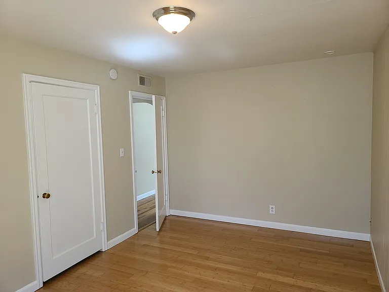 413 S 11th Ave — Photo 6