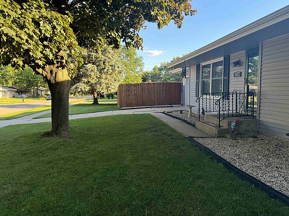 4th image of 1003 Fieldcrest Dr