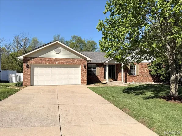 307 Longview Dr, Columbia, IL 62236