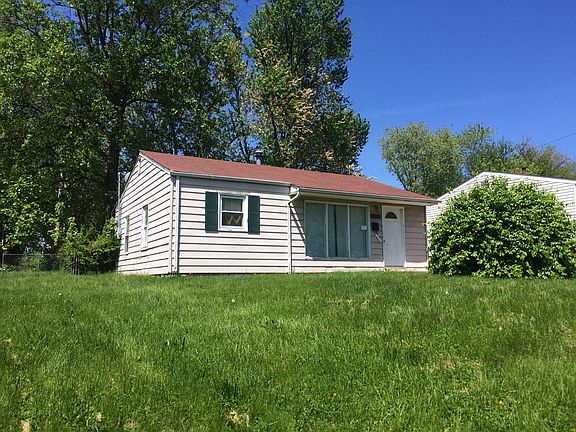 4th image of 10053 Royal Dr