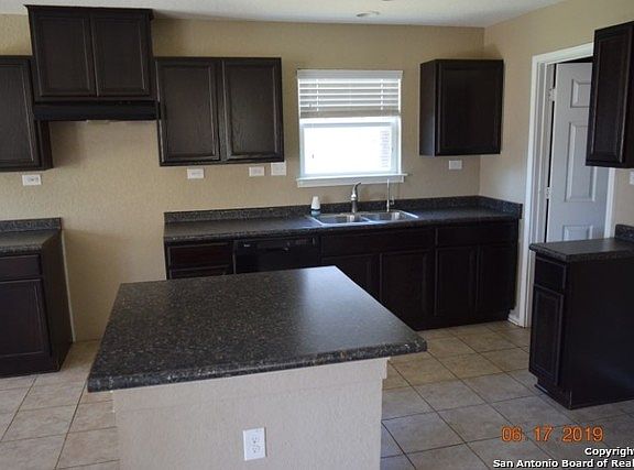 4th image of 8951 Victoria Lk