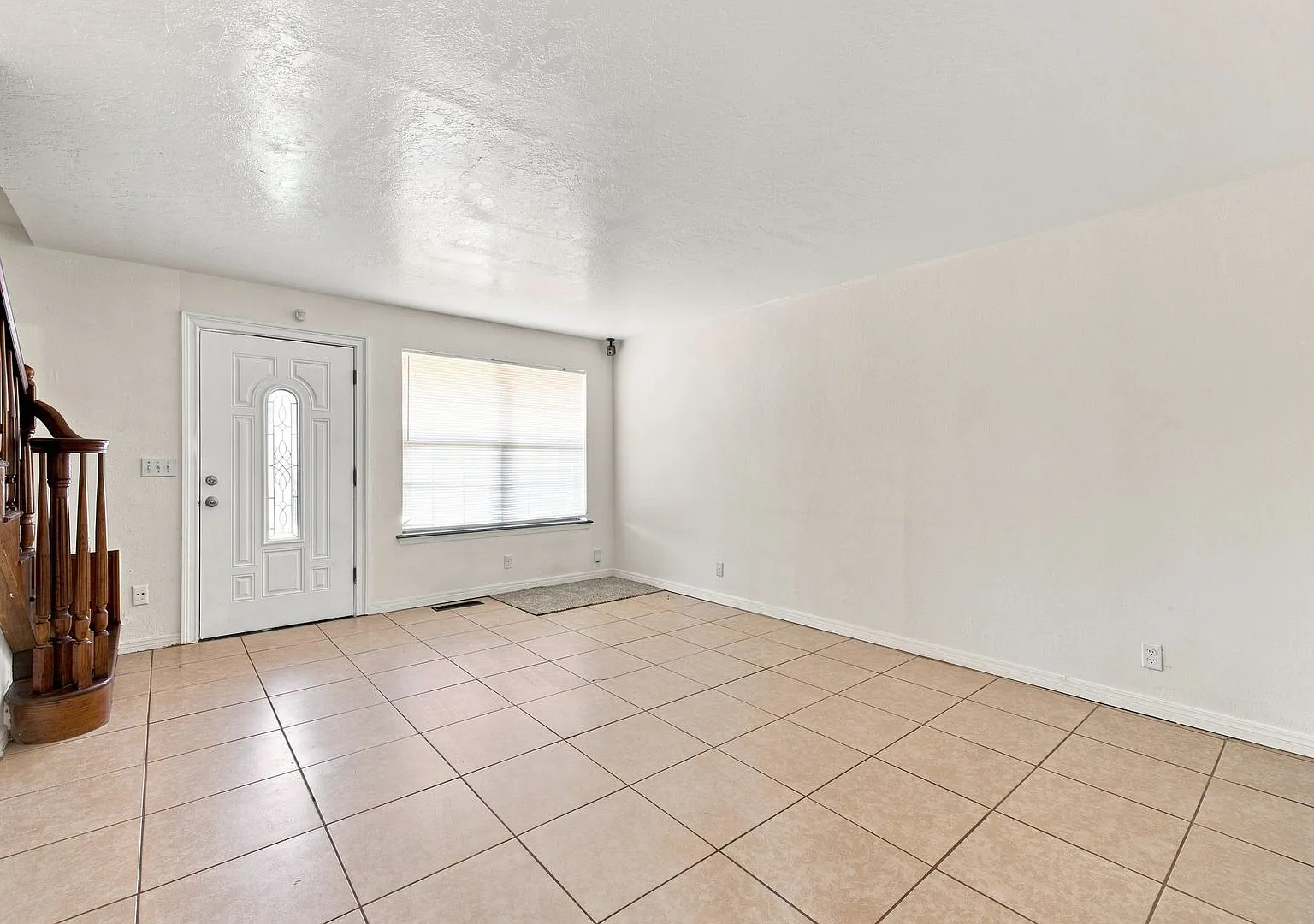 5 Bedroom 2 Bath — Photo 2