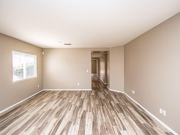 3rd image of 11577 W Schleifer Dr