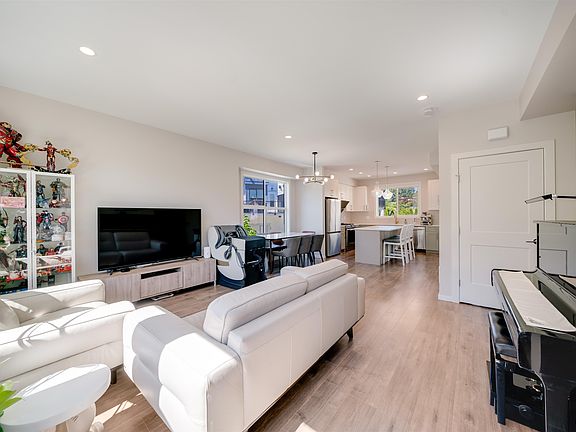 4th image of 1871 165a St #9