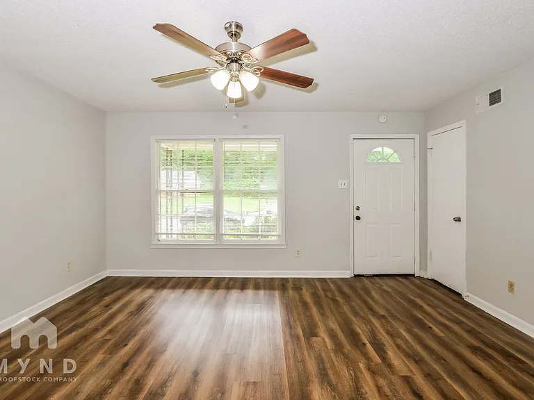 2593 Courtney Dr — Photo 10