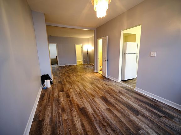 2nd image of 10 Avenue