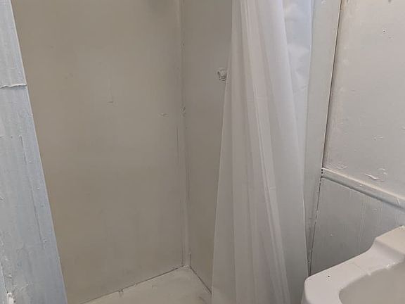 3rd image of 39 Parkview Ave #1/2