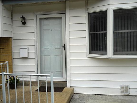 2nd image of 121 Glenrock Dr