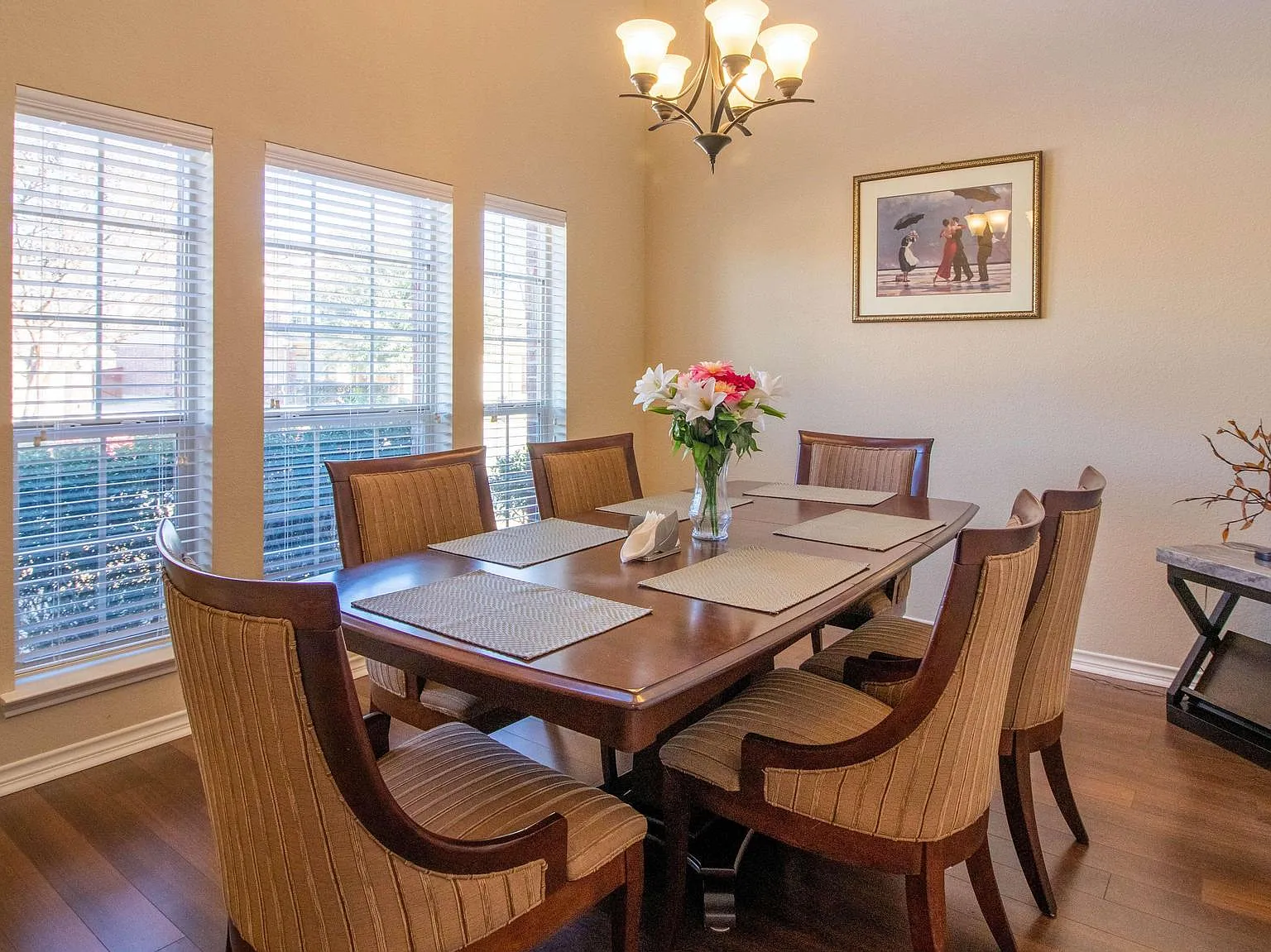 4 bed, 2916 sqft, $2,950 — Photo 4